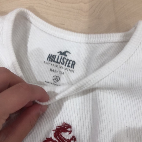 Hollister dragon baby tee - Picture 3 of 3
